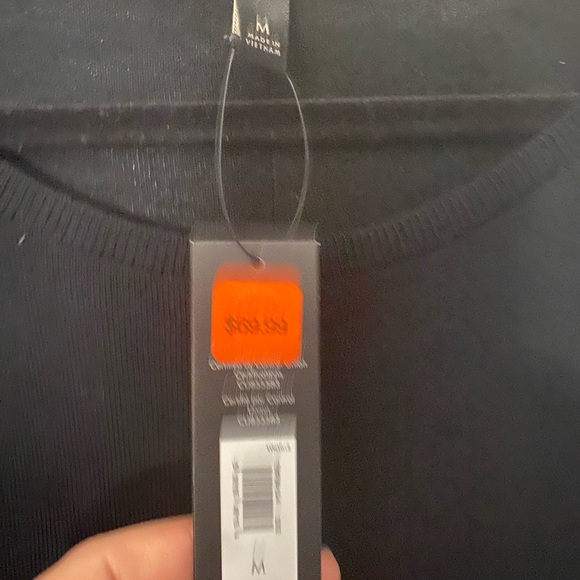 Black, 100% merino wool sweater, size medium - Picture 3 of 3